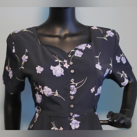 Beautiful floral tie-waist dress - Picture 3 of 6